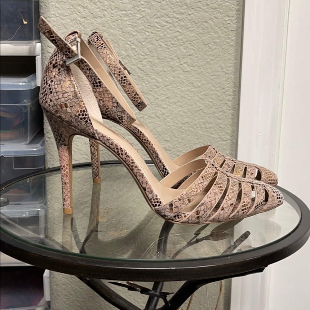 🍀Charles by Charles David heels